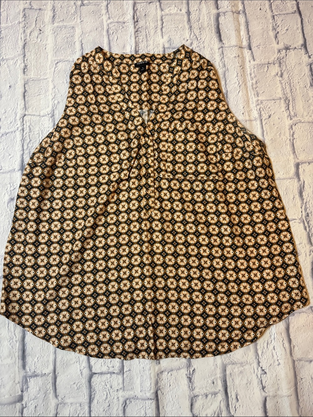 torrid Sleeveless Button-Down Top